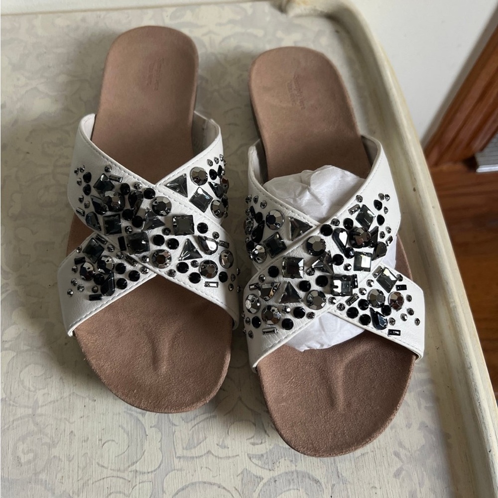 Simply Vera Wang jeweled Embellished White Slide Sandals size 9
